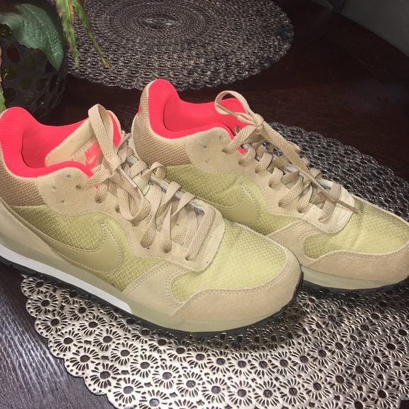 Nike Shoes - NIKE tennis shoes